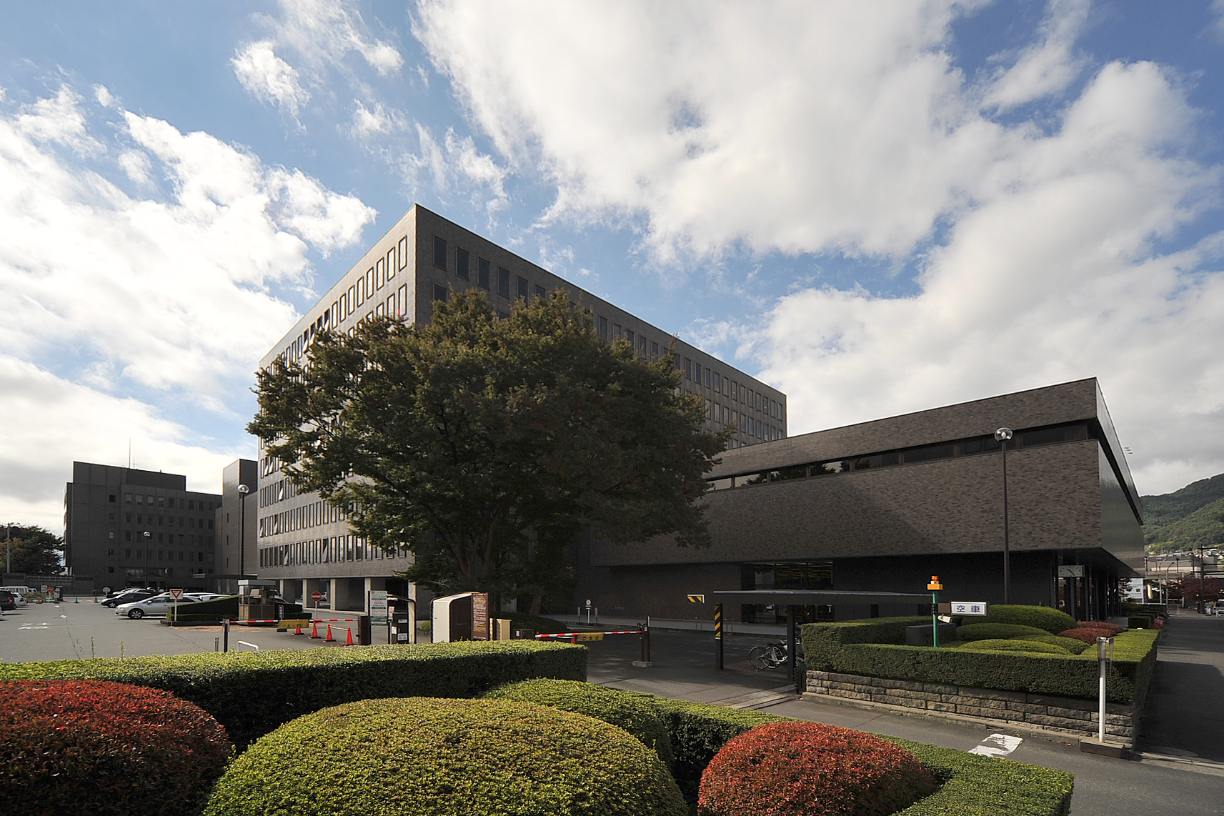 ★参加者全員に1,500円特典付★【中核システム開発で活躍！】地方銀行の枠を超える業務！ 信州の社会インフラを支え、AIモデル開発やDWHにも携わるシステム開発職のリアルに迫る座談会！