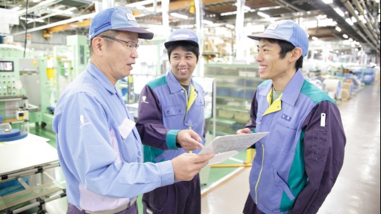 【早期選考確約！】社会を"やわらかく"支えるグローバルBtoBメーカー！ 130年超の歴史を持ちながら、新しい挑戦を続ける技術職社員との座談会