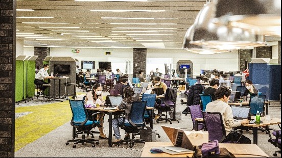 金融業界に関心のある学生必見！りそな銀行の人事が、 IT企画やDXなど理系が活躍できるポジションを詳しくご紹介！