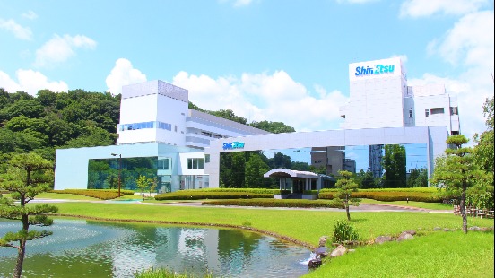 「信越化学で機電系も活躍できるってホント？」 国内化学メーカー利益No.1、世界シェアNo.1企業の座談会！ ”大規模プラント技術”の魅力に迫る