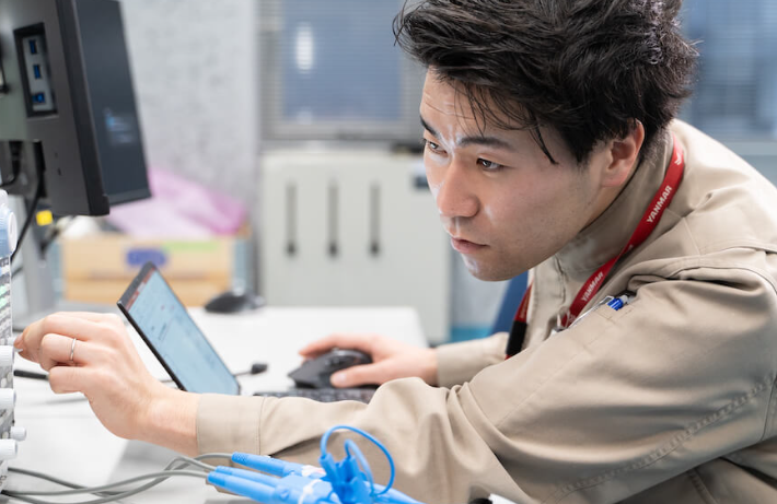 【電制系×エンジン・スマート農業・ロボットetc.最先端の研究開発多数！】  機械メーカーで活躍する電気電子系卒社員と話す、技術者参加型座談会！