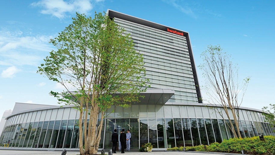 【研究開発職志望向け】水素の国内No.1サプライヤーの岩谷産業が、再生医療や食品、半導体・溶接ガスなどを幅広く扱う研究所に初期配属確約のコースをご紹介